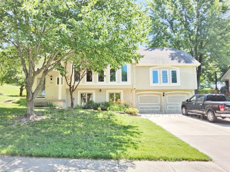 321 NE Landings Dr – photo 1