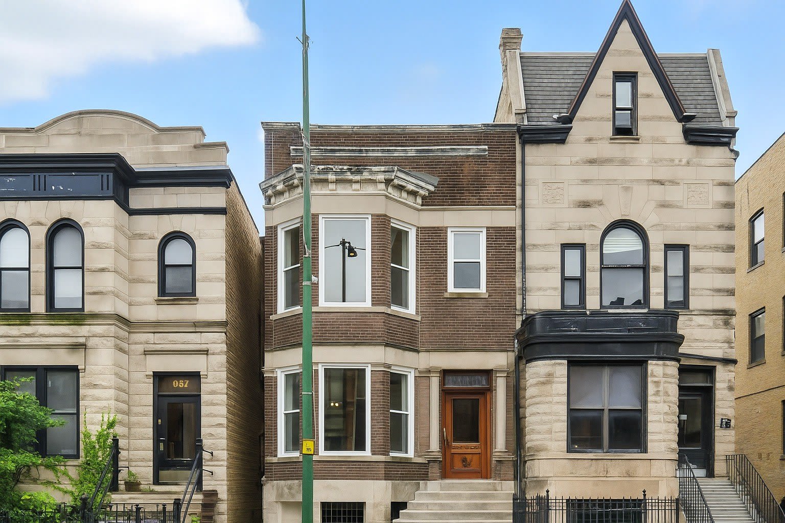 909 W Addison Street – photo 1