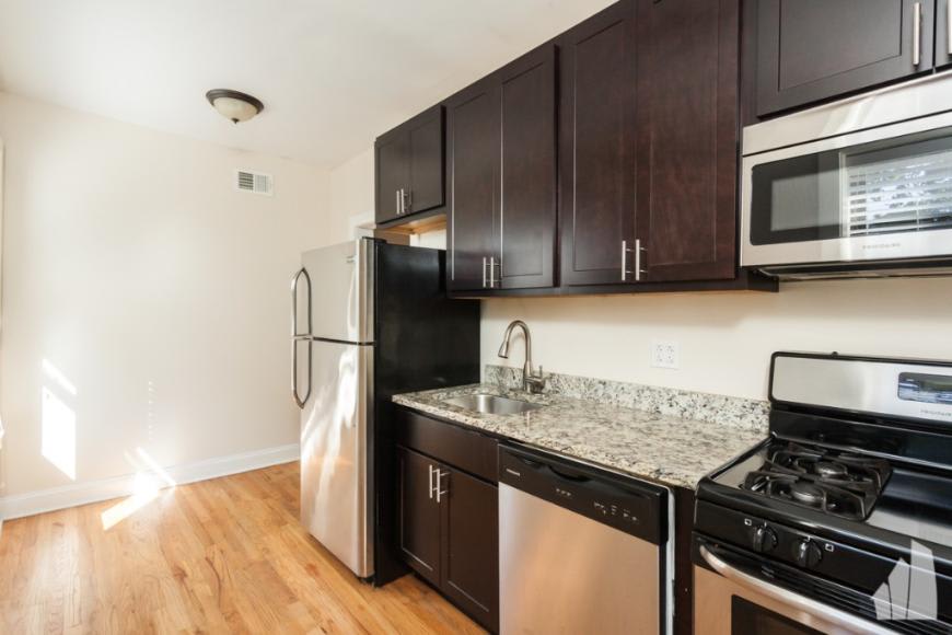 4040 Ashland – photo 1