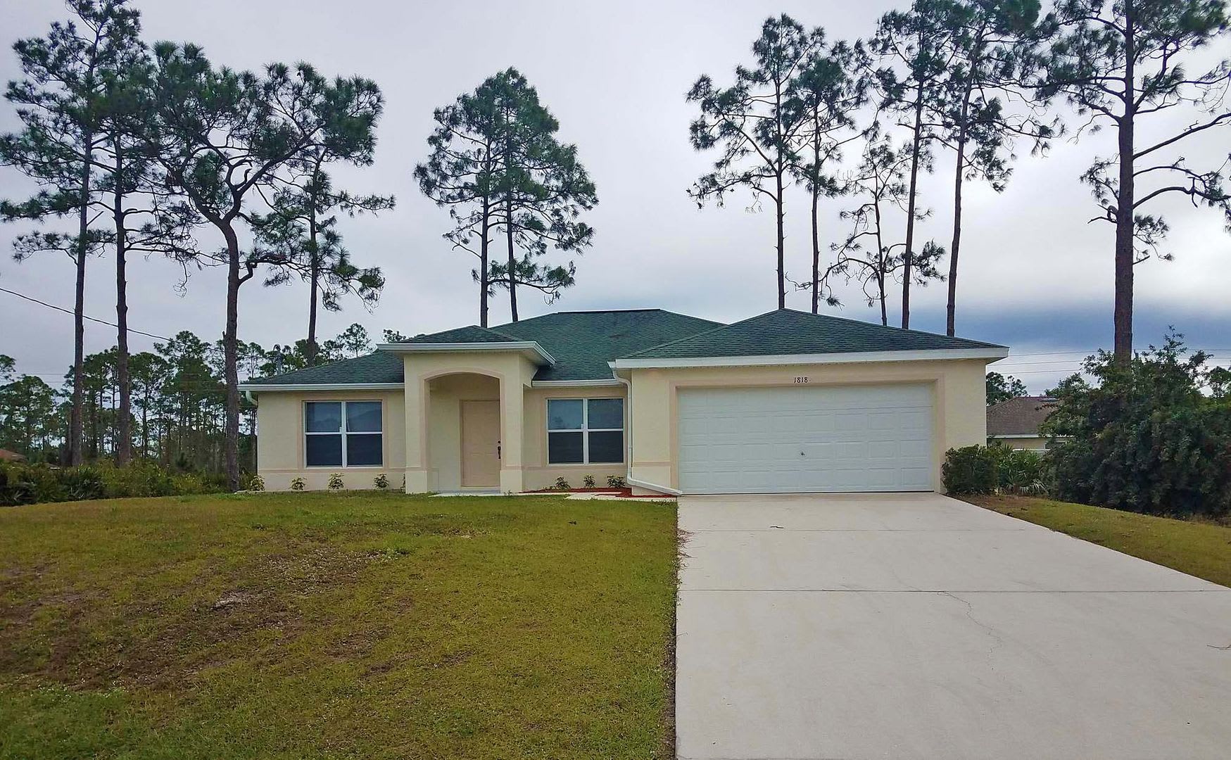 $500.00 OFF FIRST MONTH!!! Huge 4 bedroom/Greenbriar Area. – photo 1
