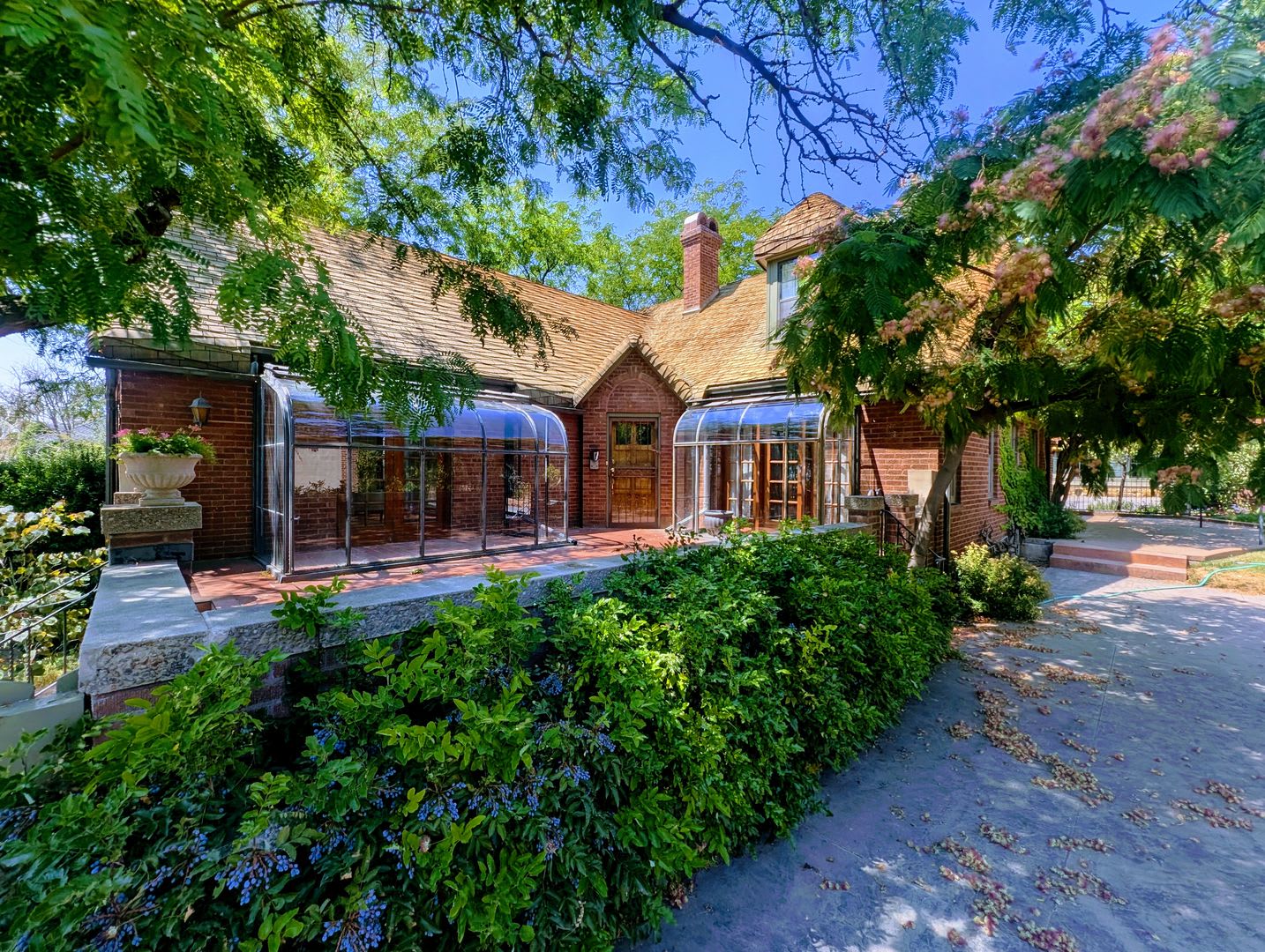 Stunning Preserved Historic Home with a POOL!! – photo 1