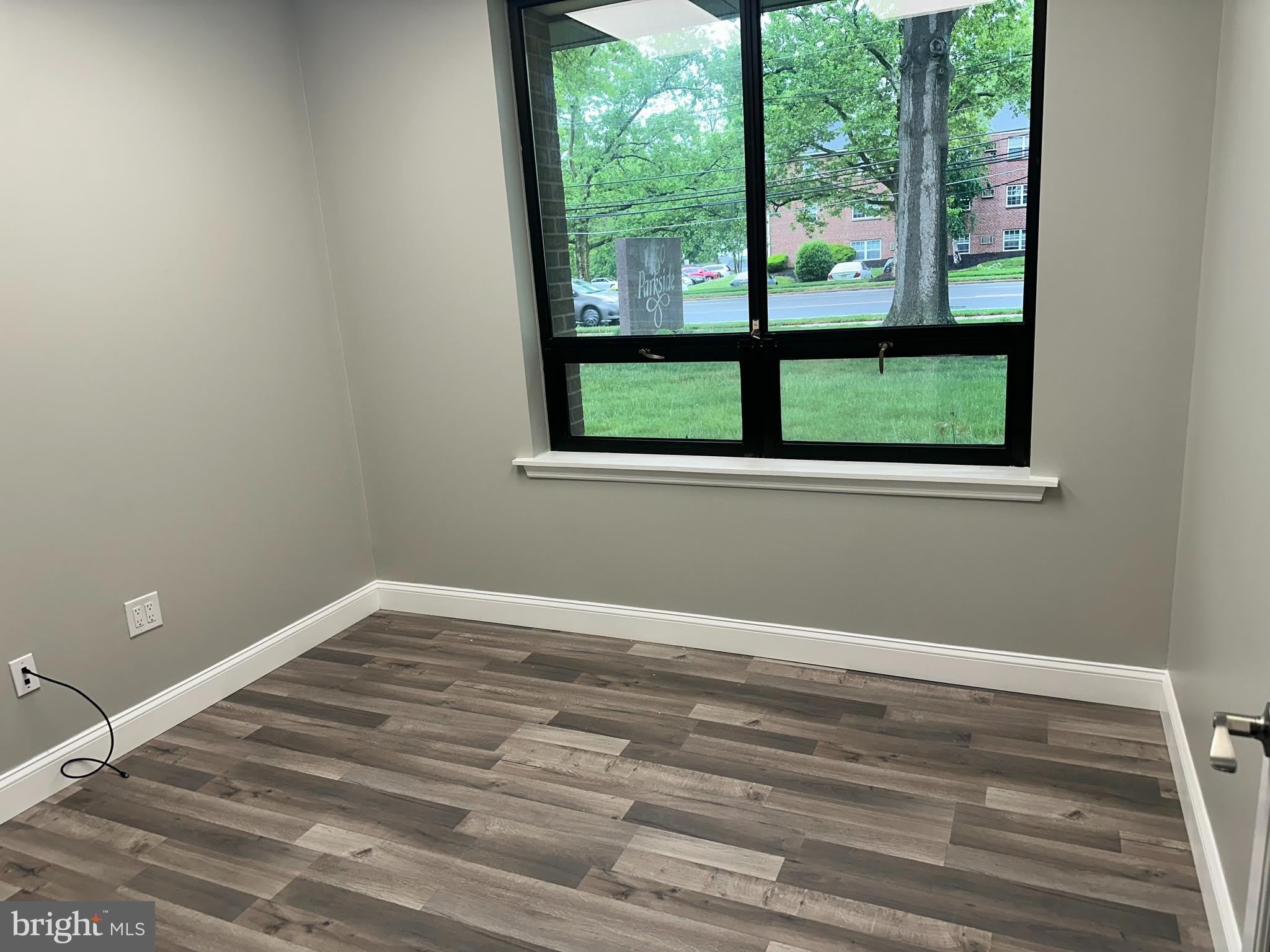 1450 PARKSIDE Avenue – photo 1 of 11