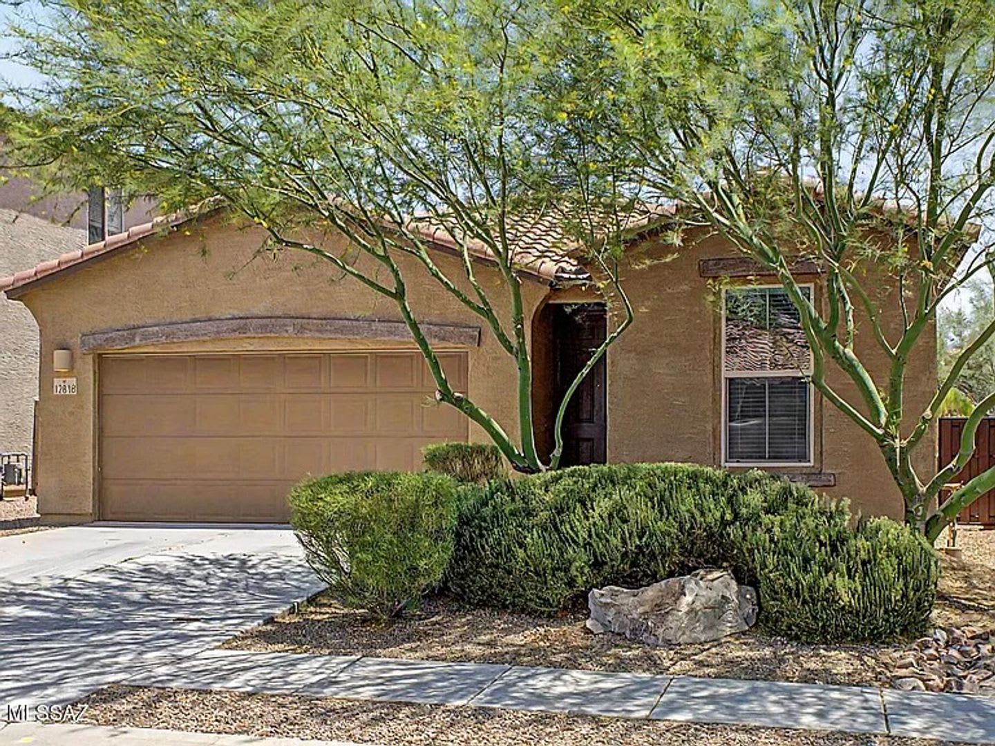 3 Bedroom 2 Bath Single Family For Rent In Tucson Az Attached Garage Modern Kitchen – photo 1 of 78