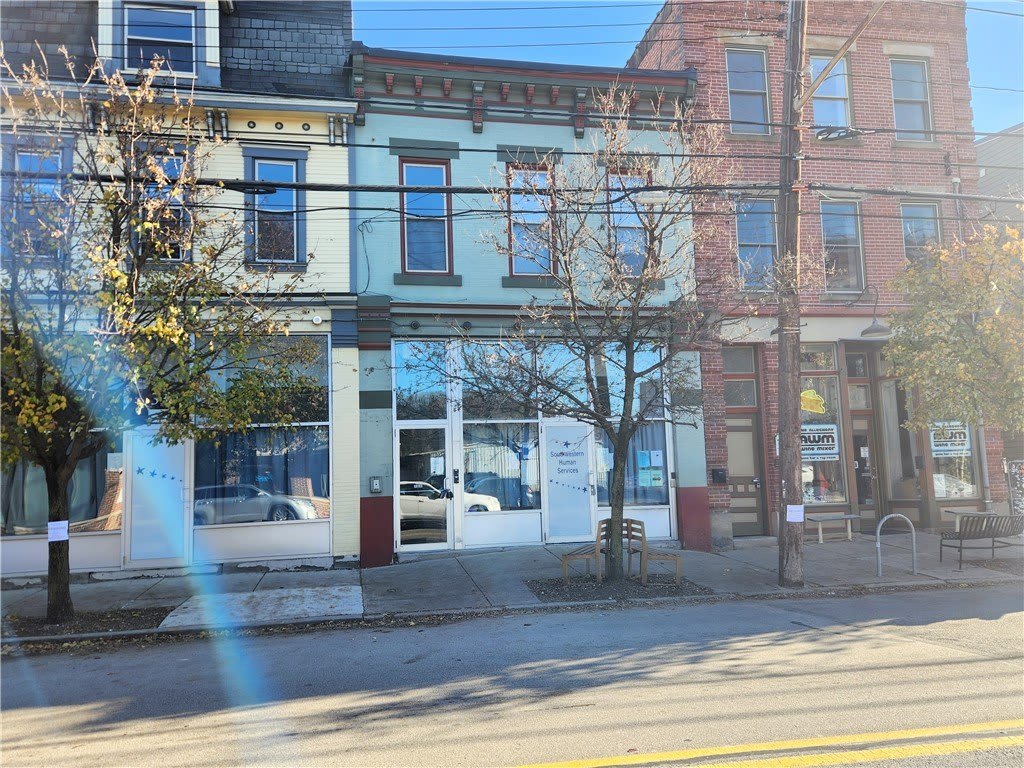 5330 Butler St – photo 1