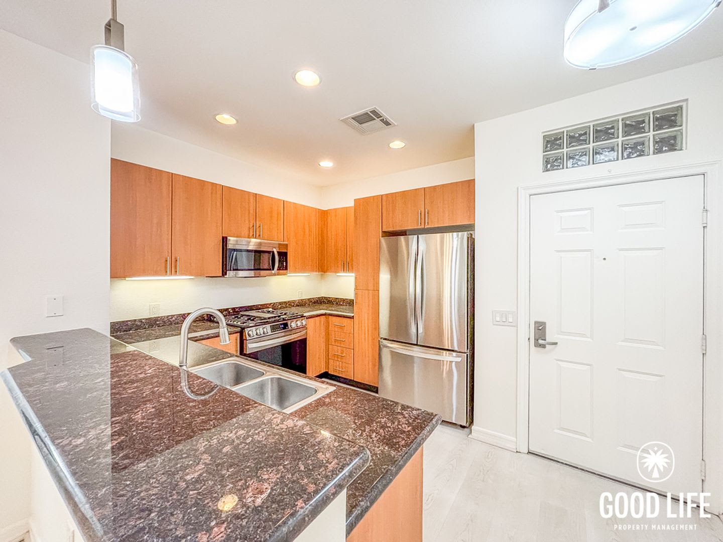 Sd Bright 2Bd 2Ba Condo In Downtown San Diego With Covered Balcony Community Gym In Unit Laundry – photo 1