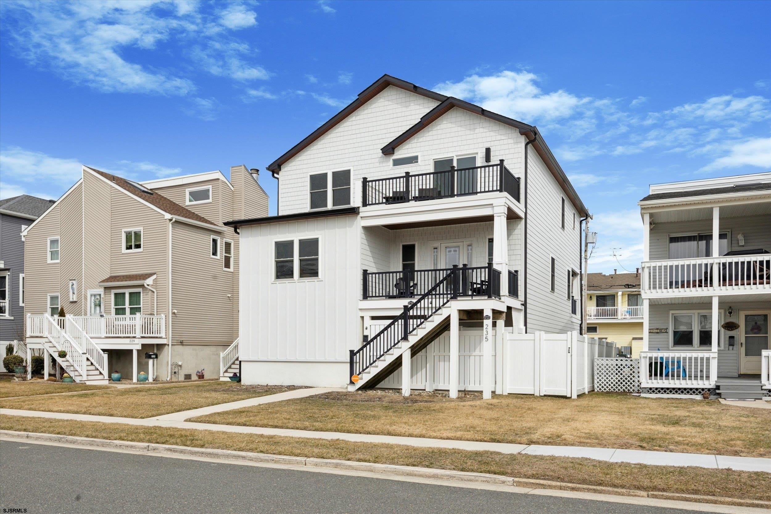 235 35th St S – photo 1 of 56