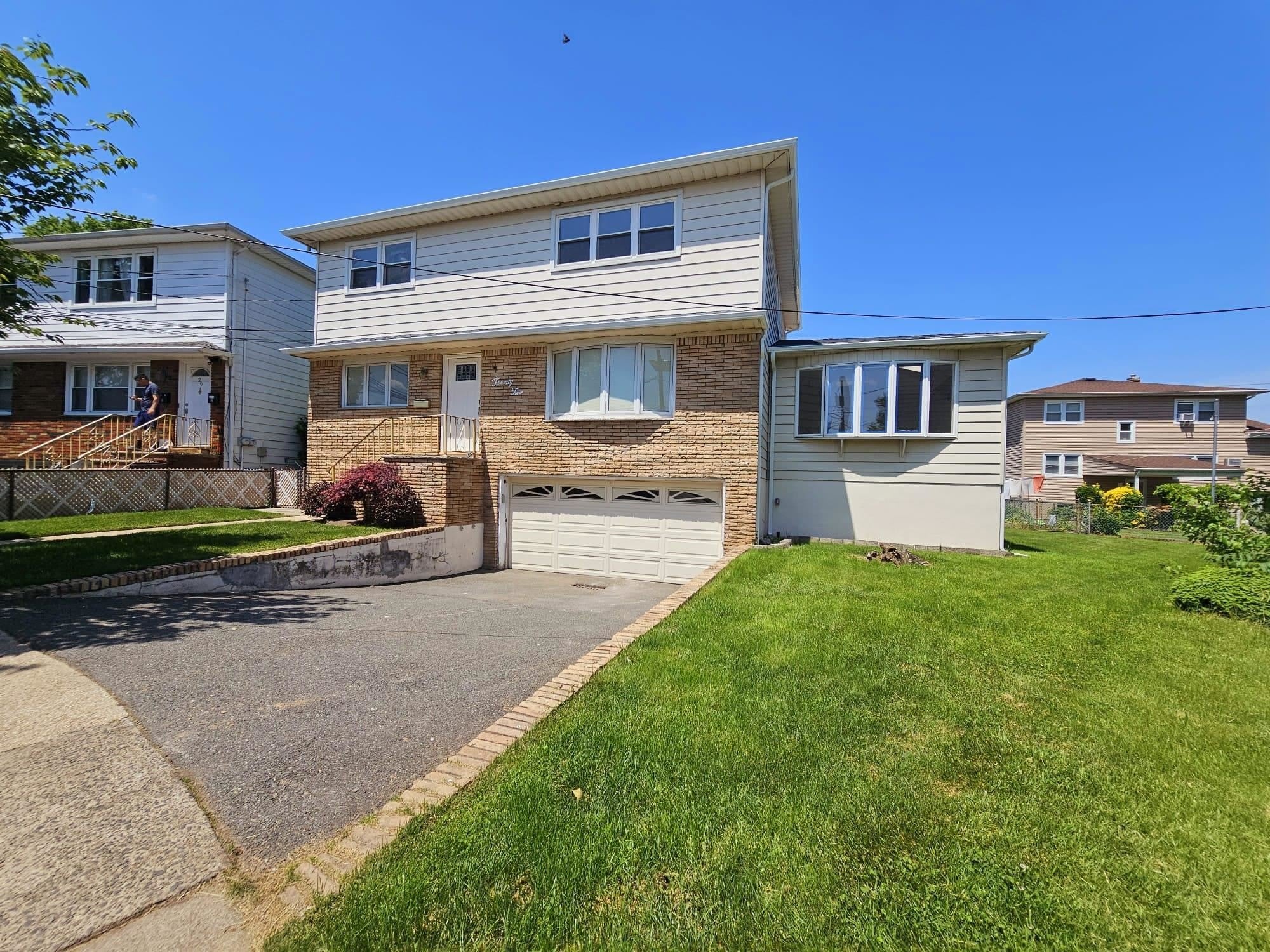 22 KENNEDY CT – photo 1 of 15