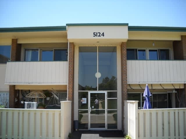 *AVAILABLE NOW* 3 Bedroom for Great Price In Gunbarrel Close to Many Businesses – photo 1 of 10