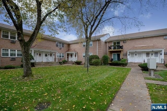 636 Godwin Avenue – photo 1 of 11