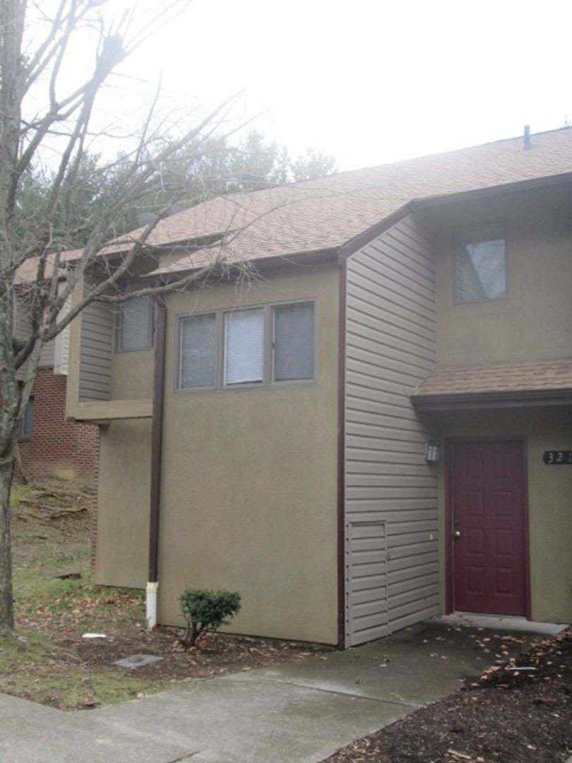 3 Bedroom 2 5 Bath Townhouse – photo 1