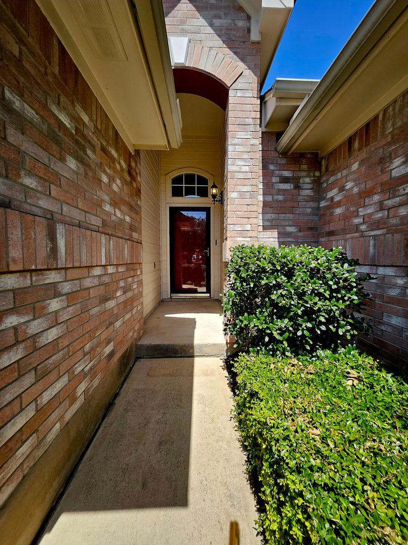 Charming 3 bedroom home – photo 1