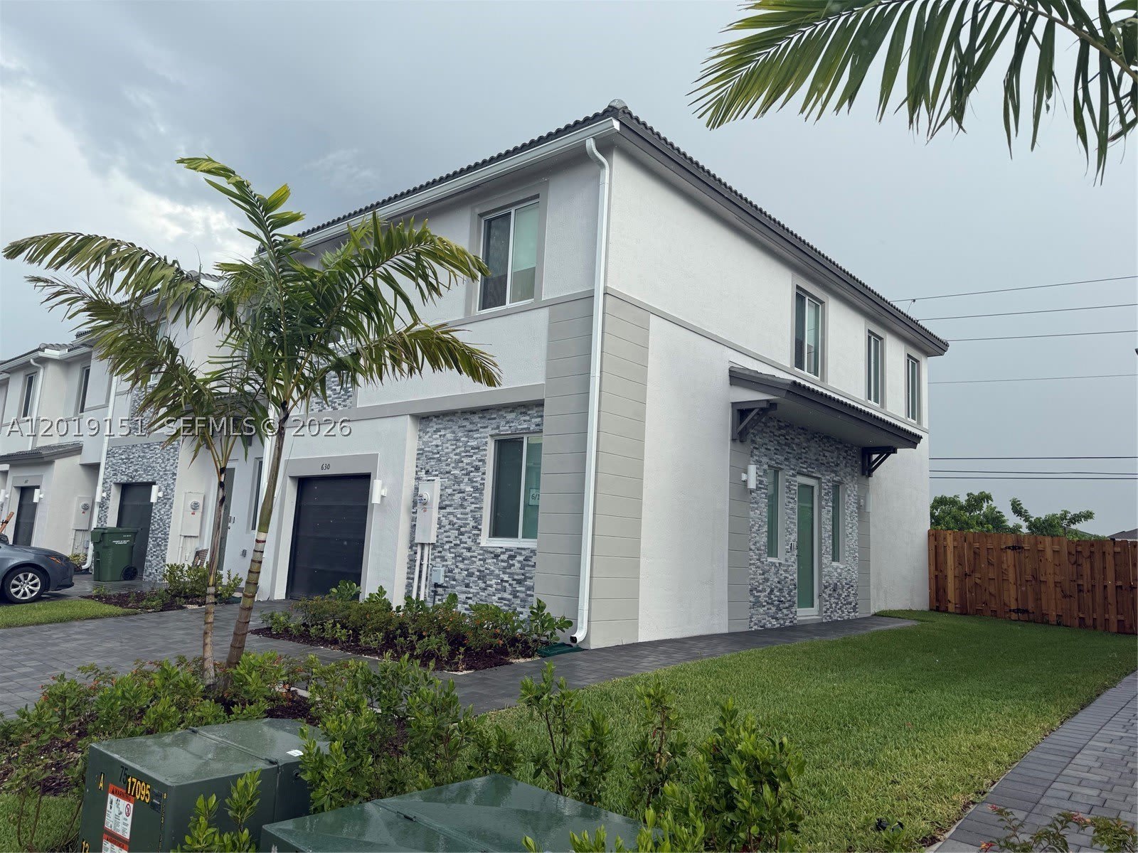 630 SE 15th St – photo 1