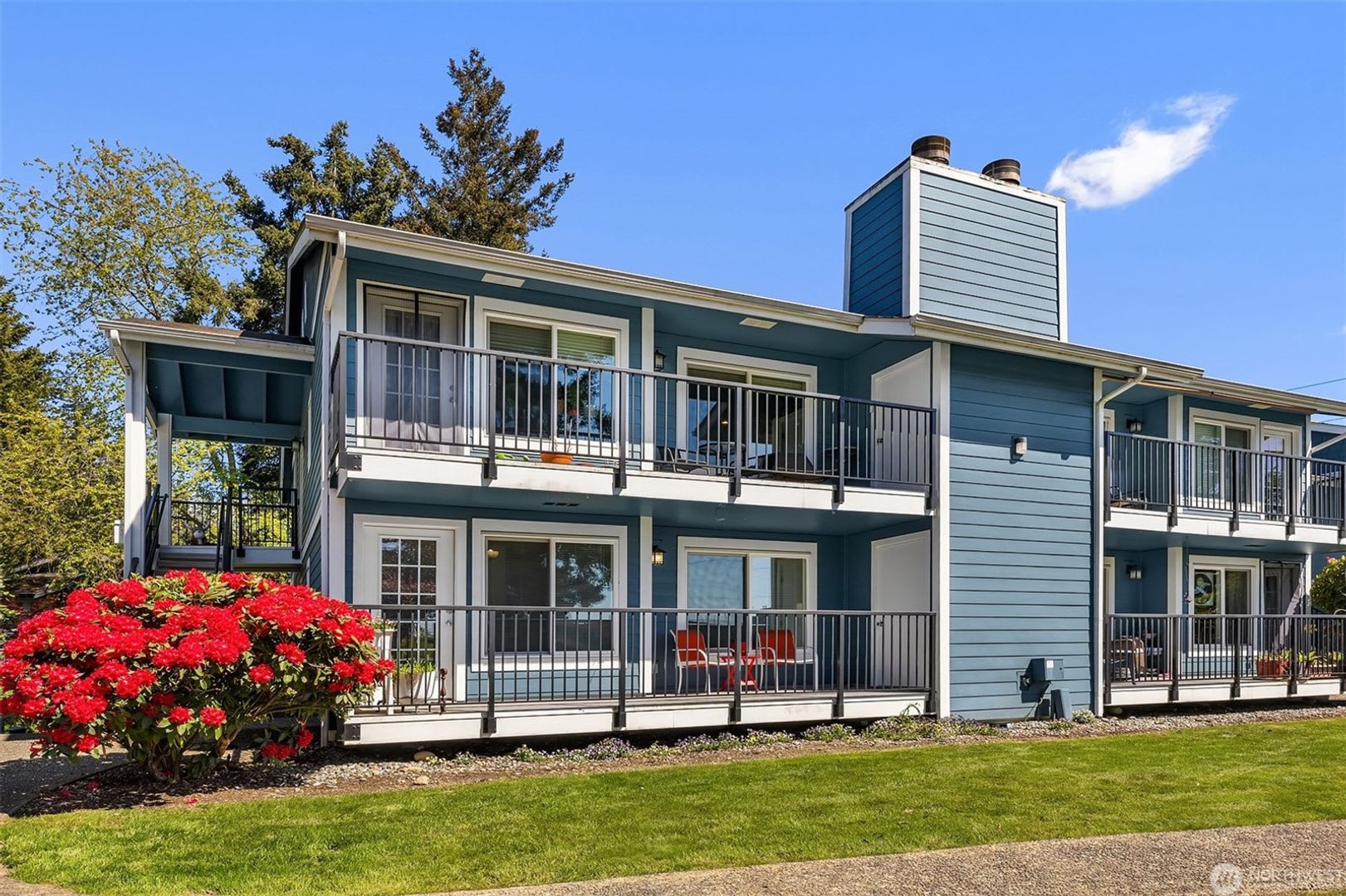 2 Bed 2 Bath Top Floor Woodridge Condo With Sunset Views 2 Car Garage – photo 1
