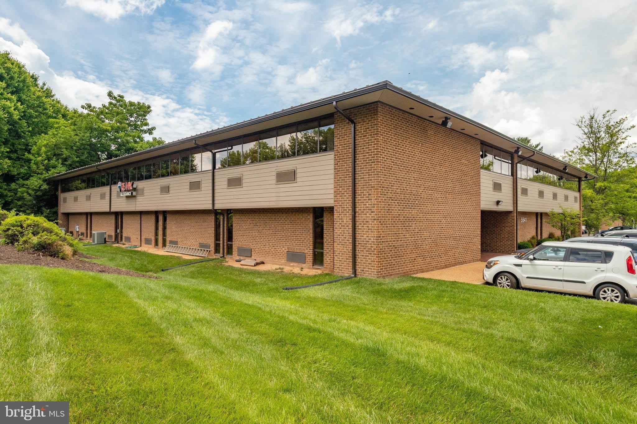 5641 Burke Centre – photo 1 of 6