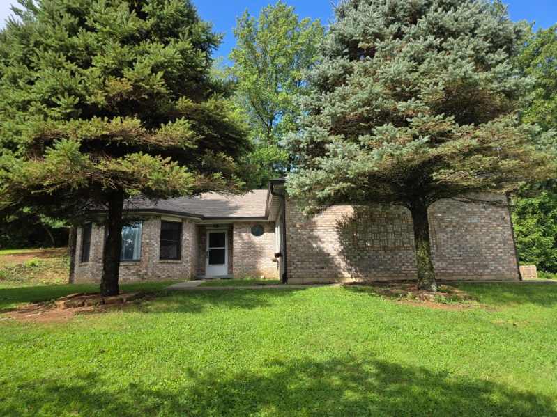 40 Bailliere Dr – photo 1 of 24