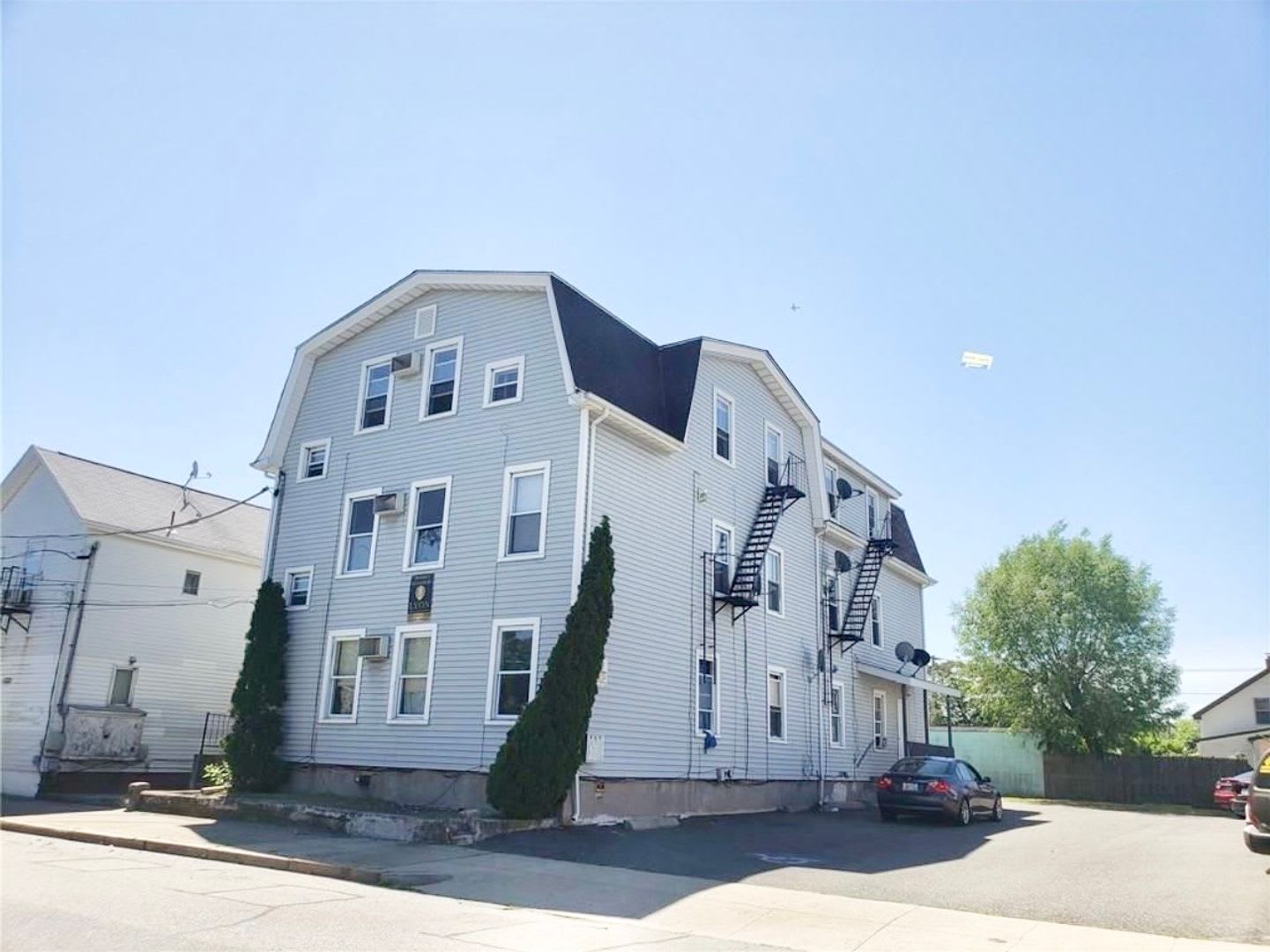 **Pawtucket/Woodlawn – Large Two Bed Section 8 Welcome -$1,400** – photo 1 of 19