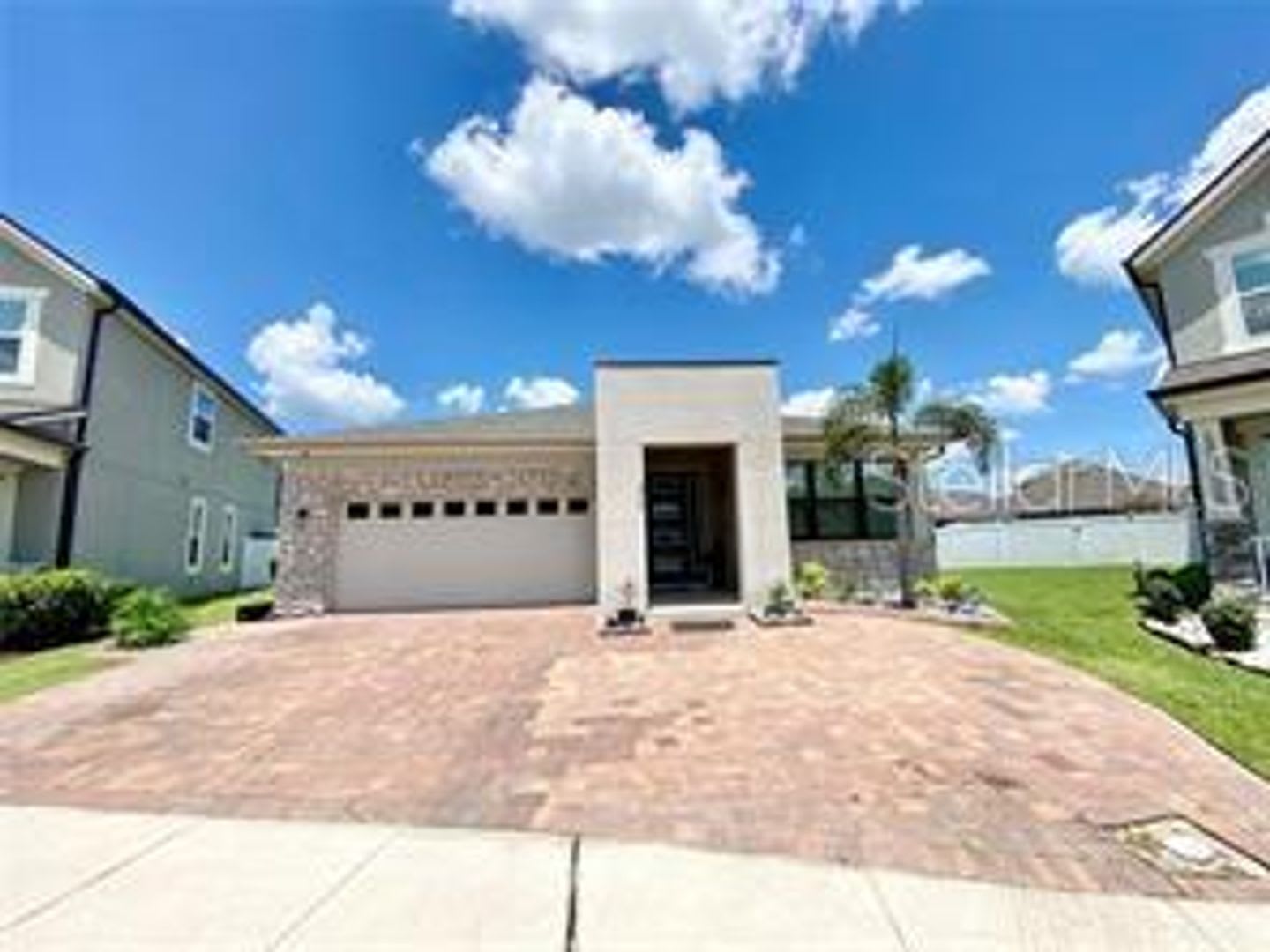 Stunning 4 bedrooms 3 bathroom home in sought after gated community! – photo 1