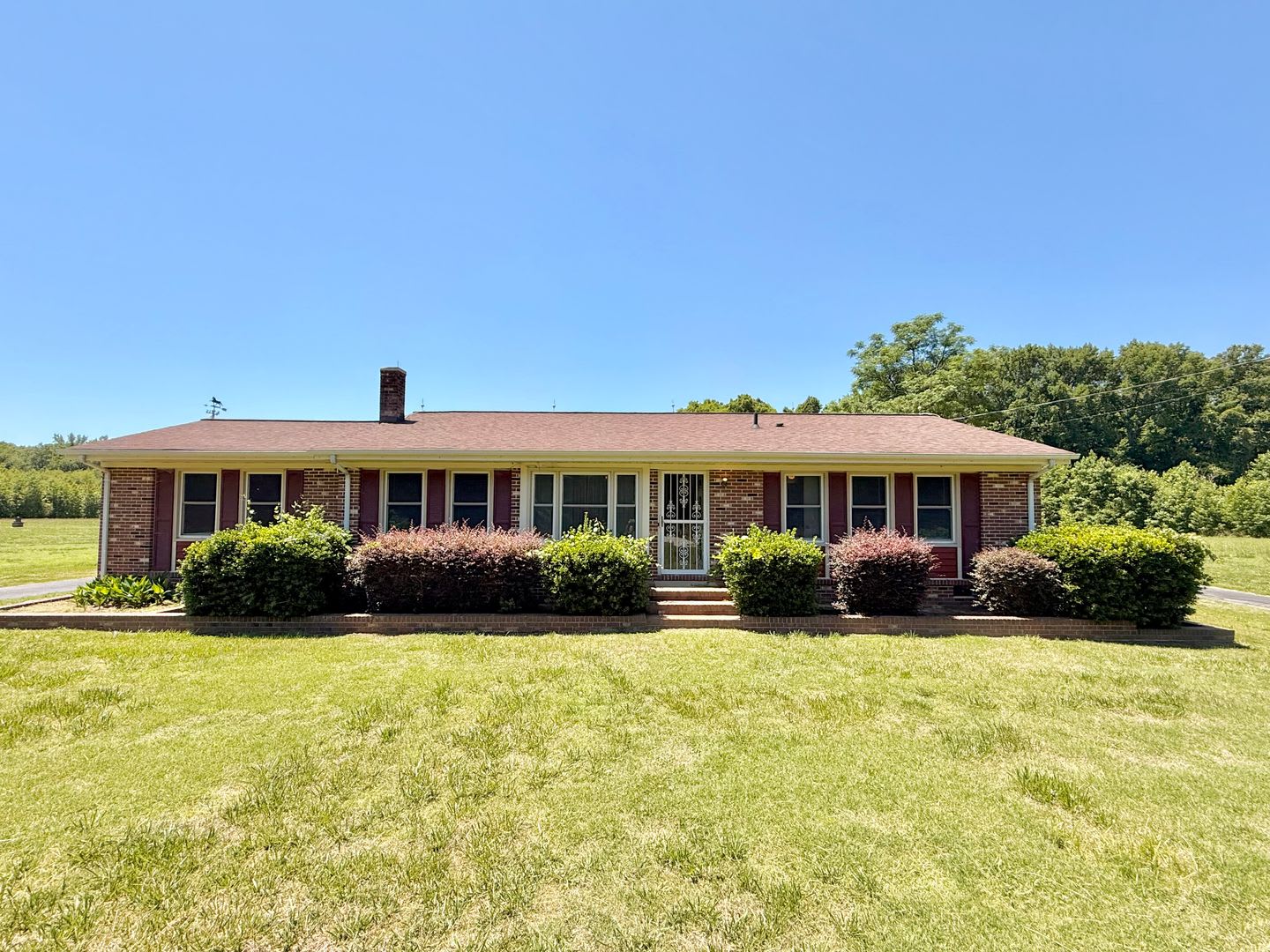 Charming 3 Bedroom Home for Rent! – photo 1 of 16