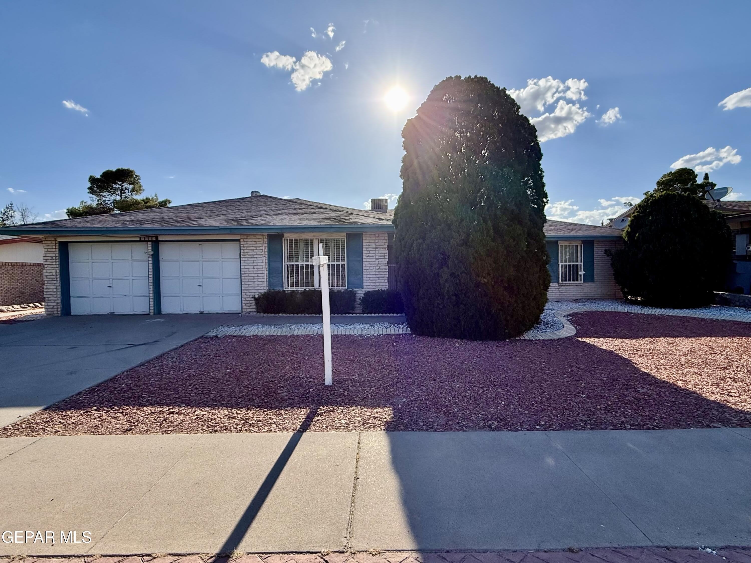1649 Lomaland Drive – photo 1