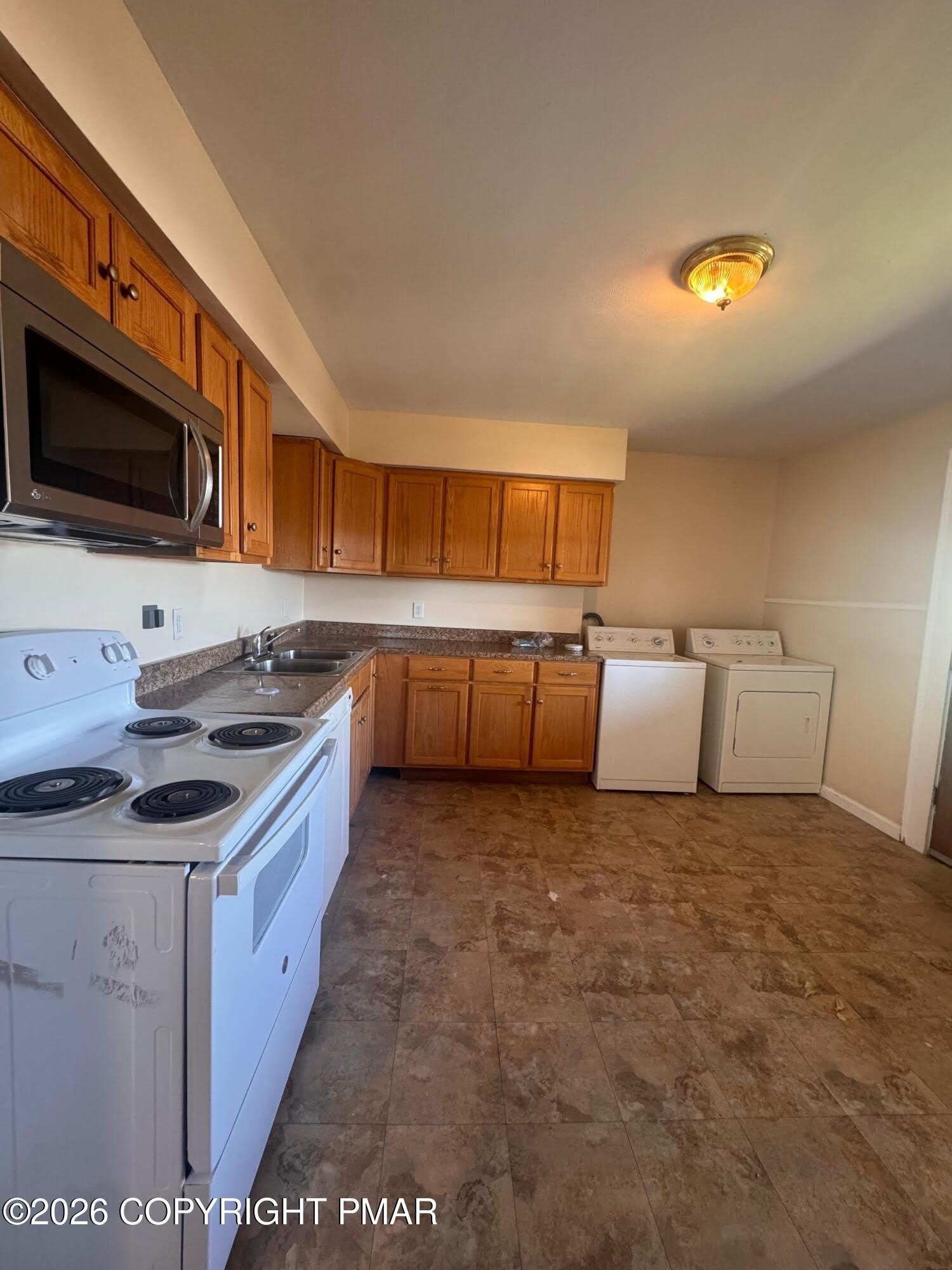 228 Oak Street – photo 1 of 5