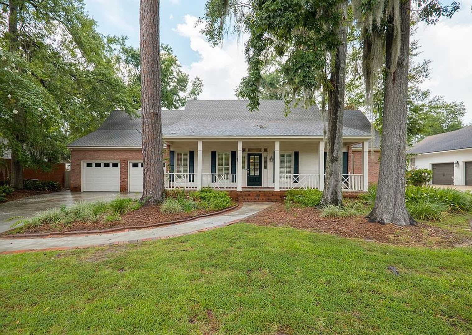 Stunning 4Br 2Ba Home With Massive Bonus Room Sunroom Fenced Yard – photo 1