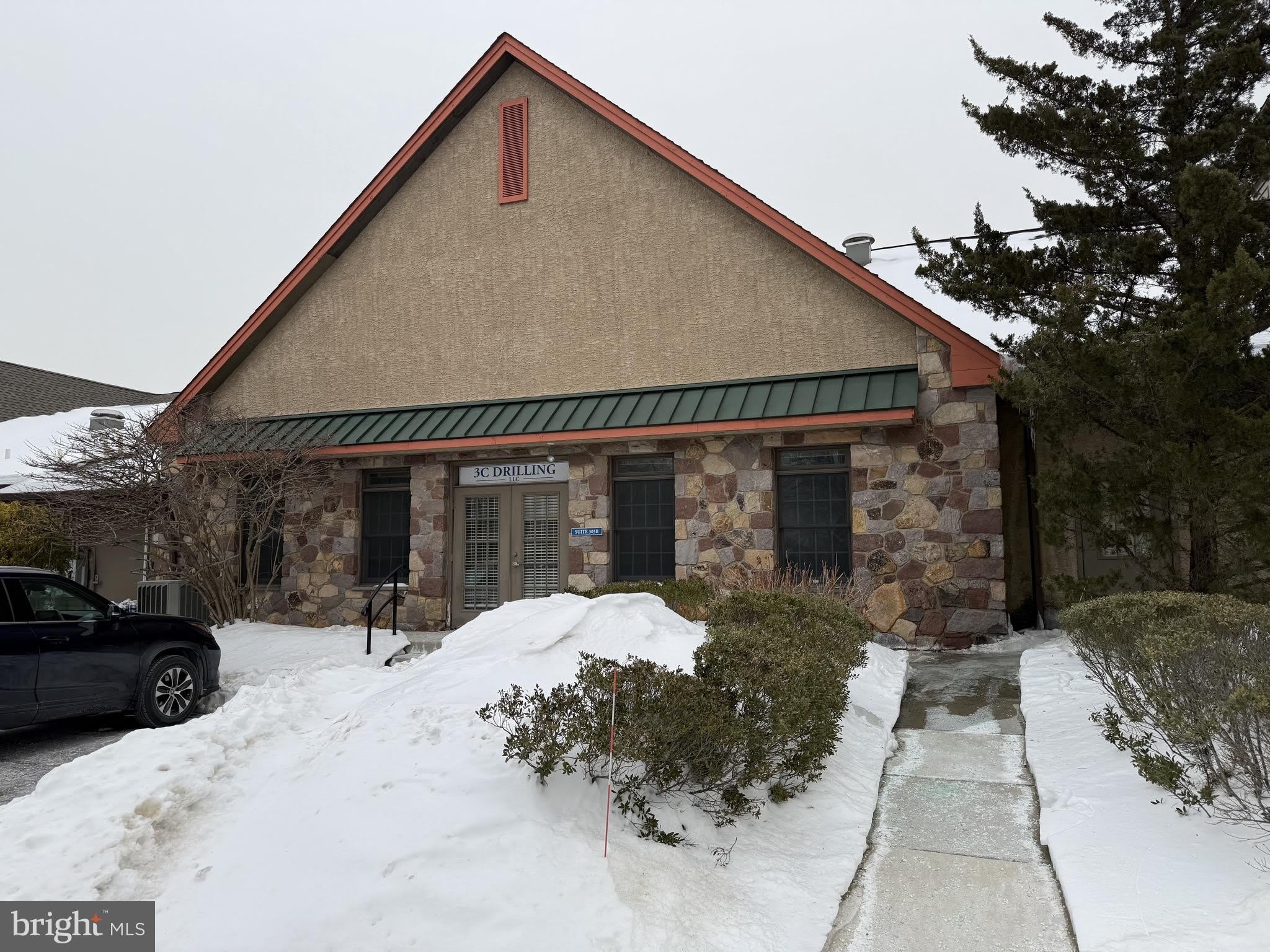 1456 FERRY Road – photo 1