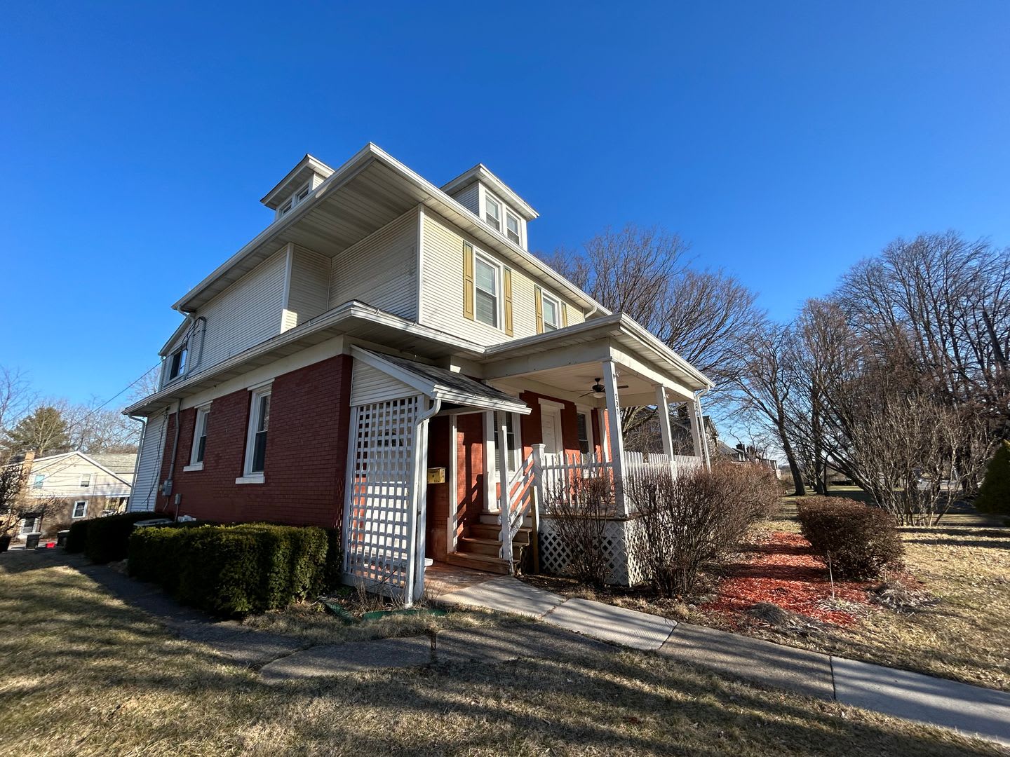 3 bedroom, 2 1/2 bath house – photo 1
