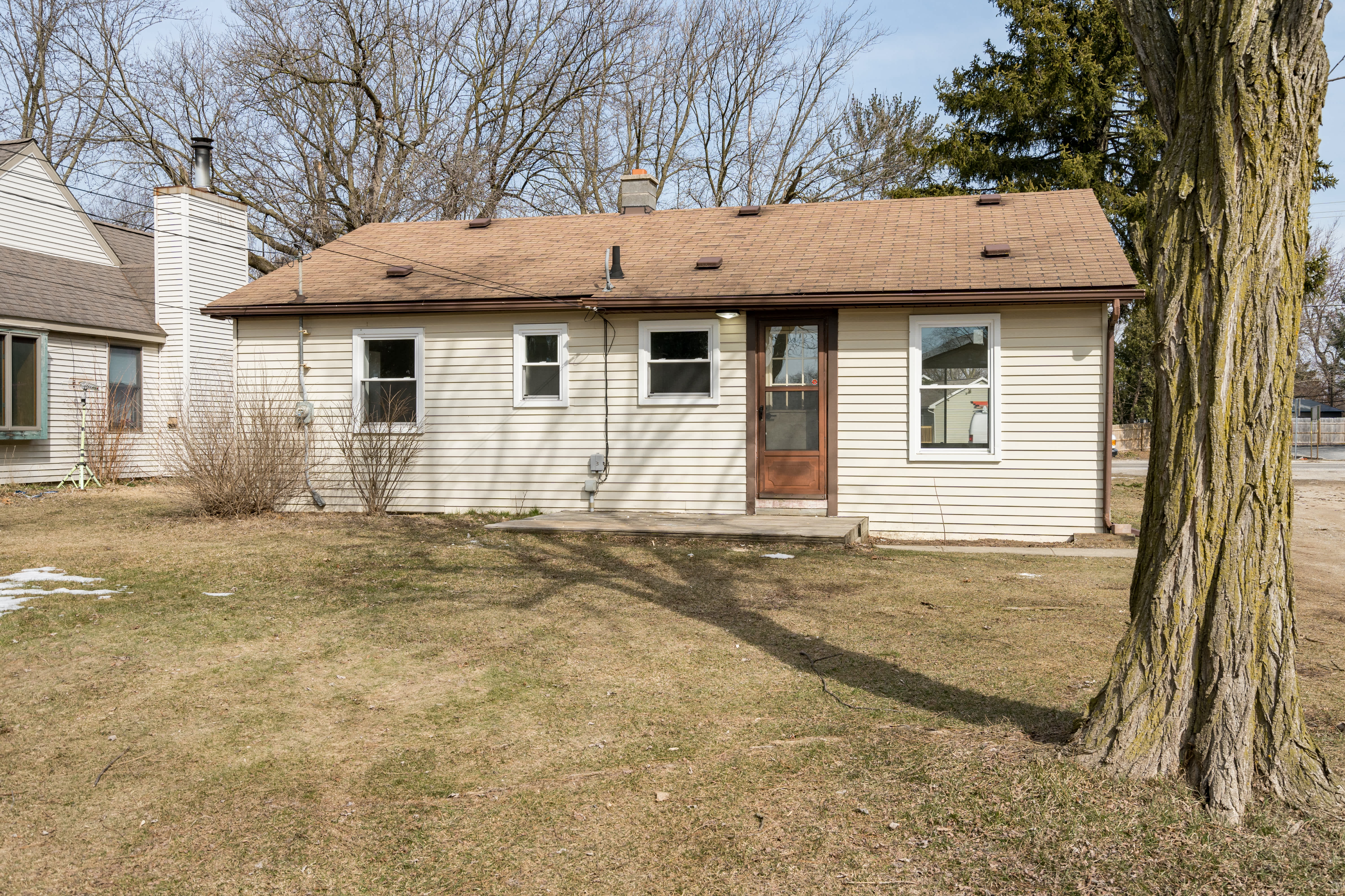 83 West Drahner Road – photo 1 of 14