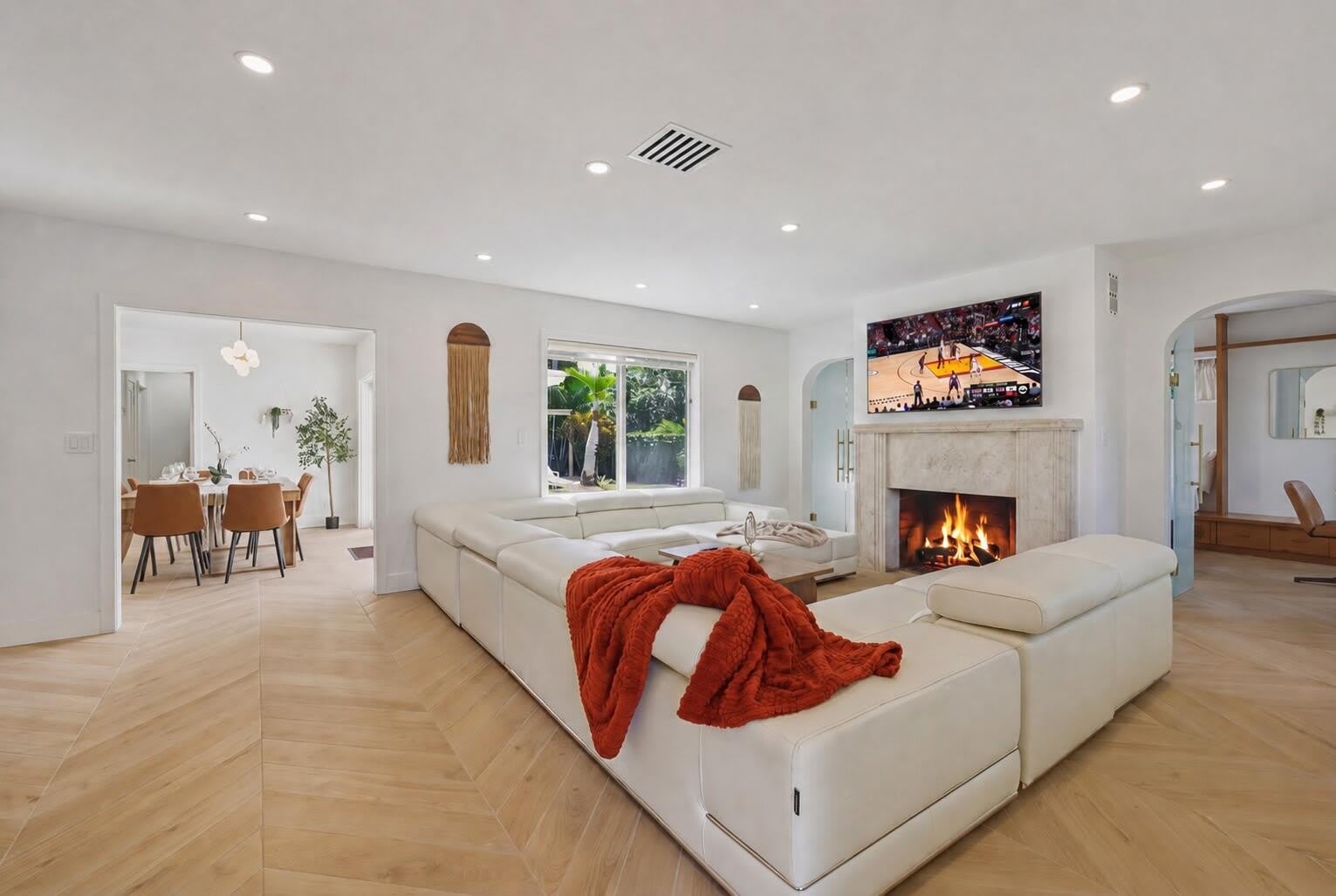 610 NE 16th Terrace – photo 1