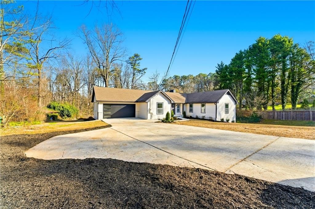 1715 Crestline Drive NE – photo 1