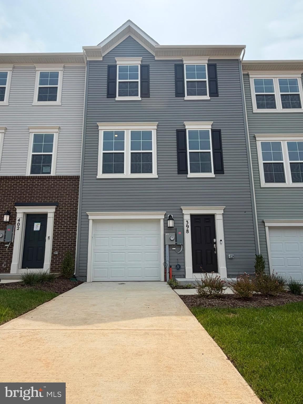 398 SEEBACK DRIVE – photo 1 of 14