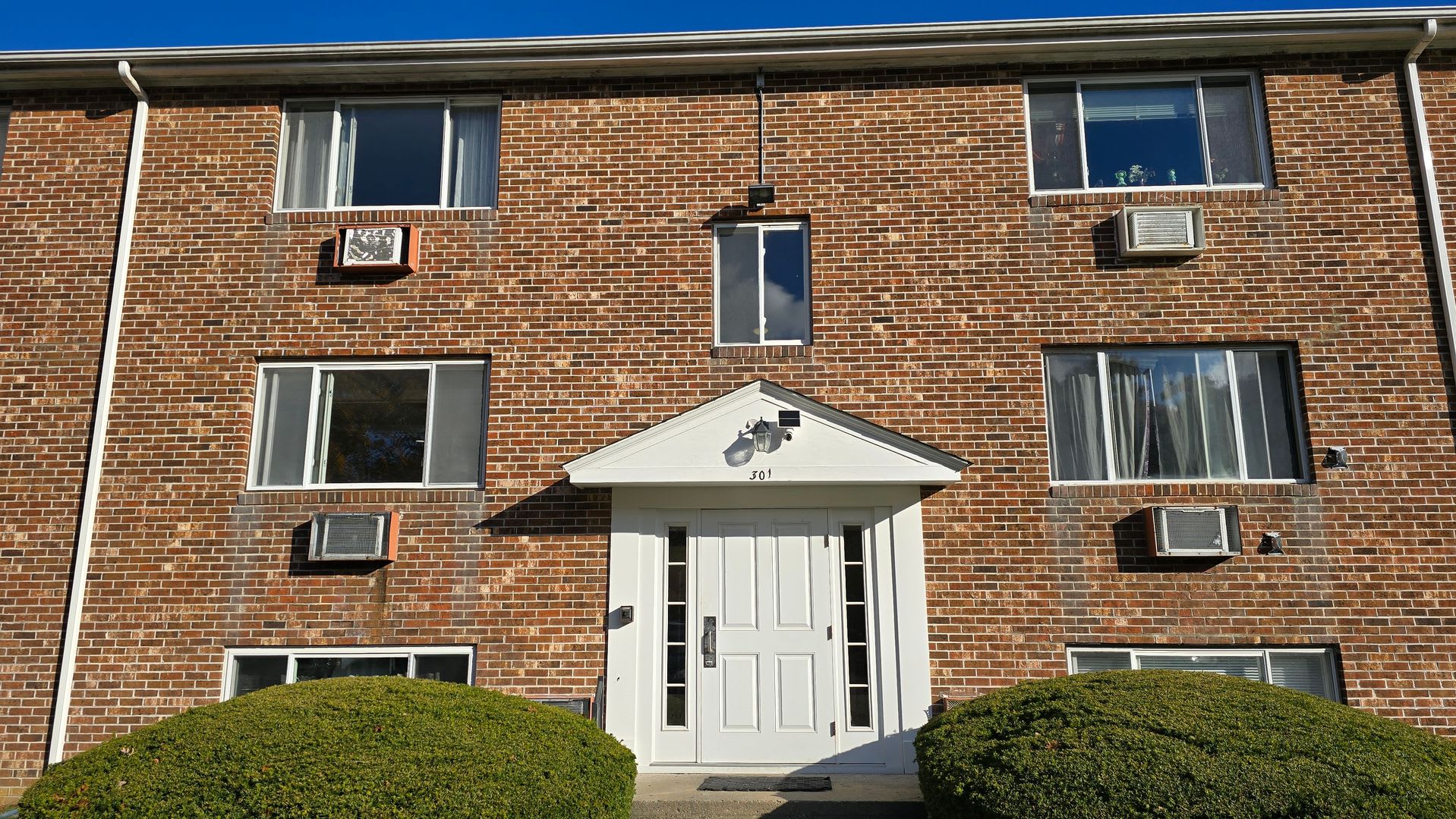 Hyannis 2 Bedroom – photo 1 of 13