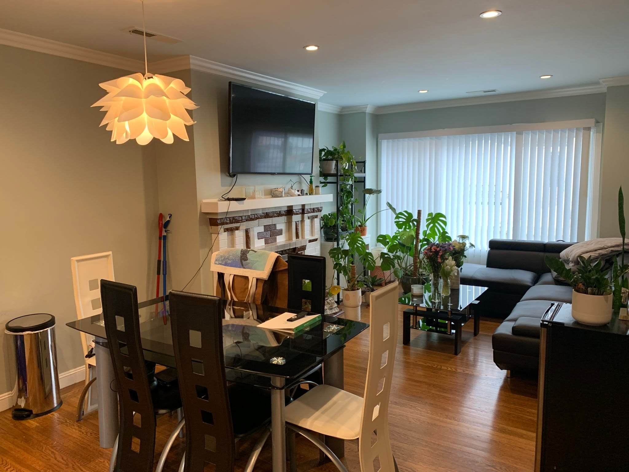 825 Geneva Ave – photo 1