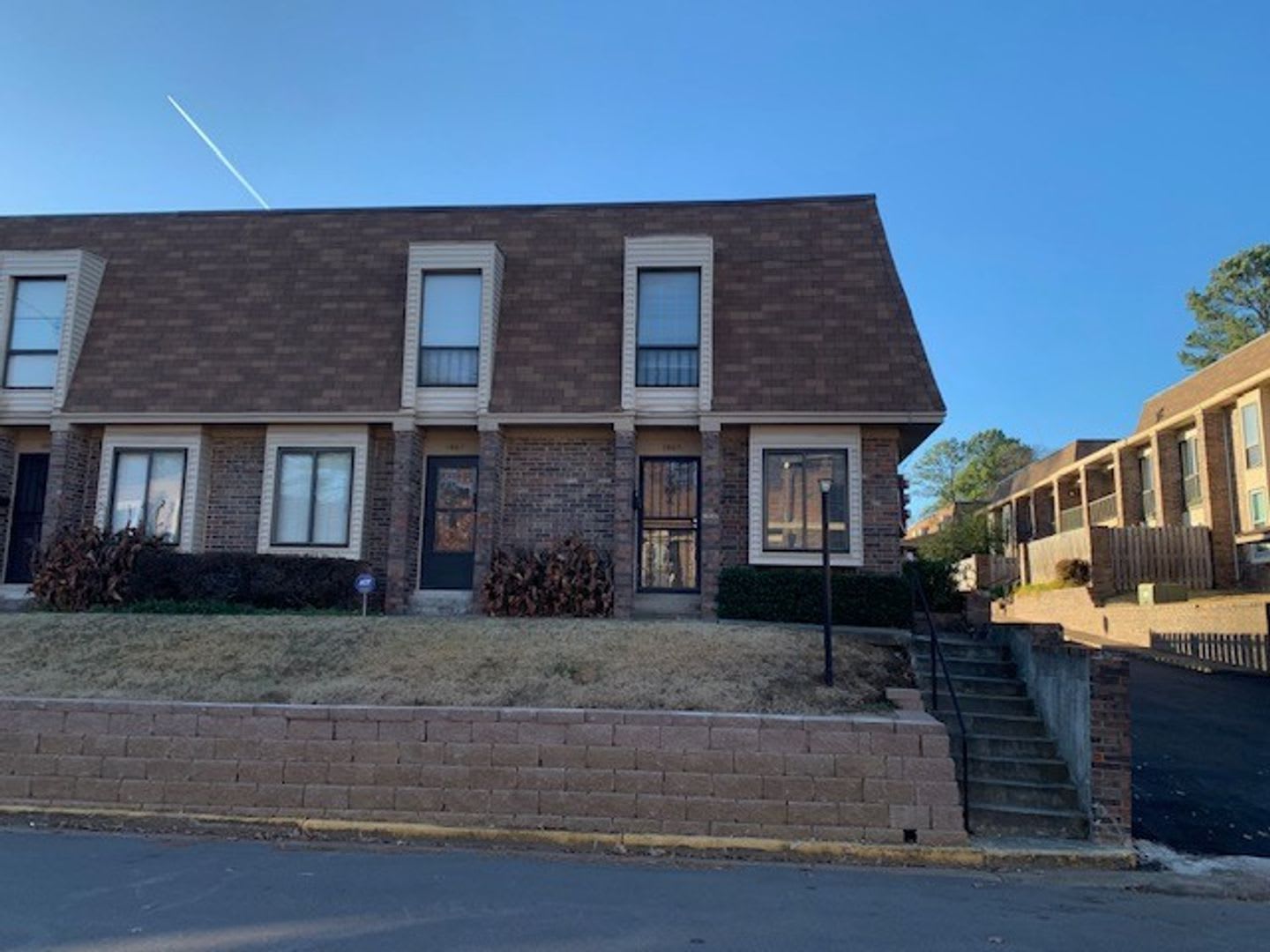 2BD/1.5BA Townhouse located inGermantown! – photo 1 of 7