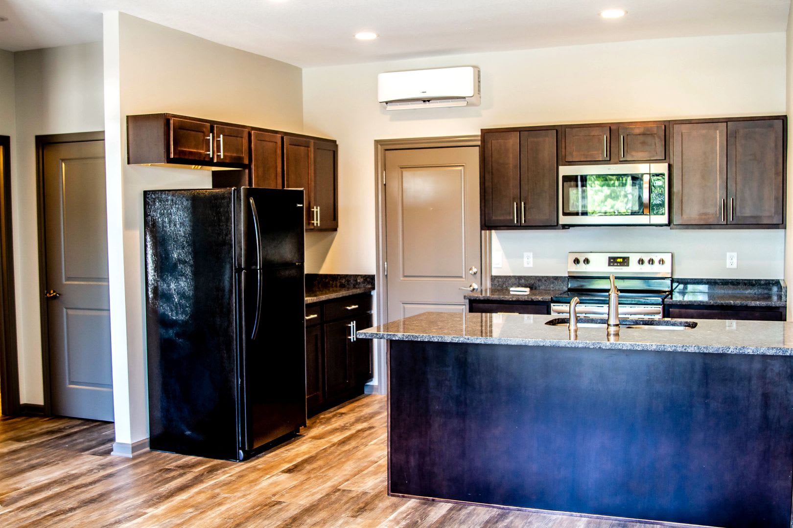 209 N Maple – photo 1 of 8