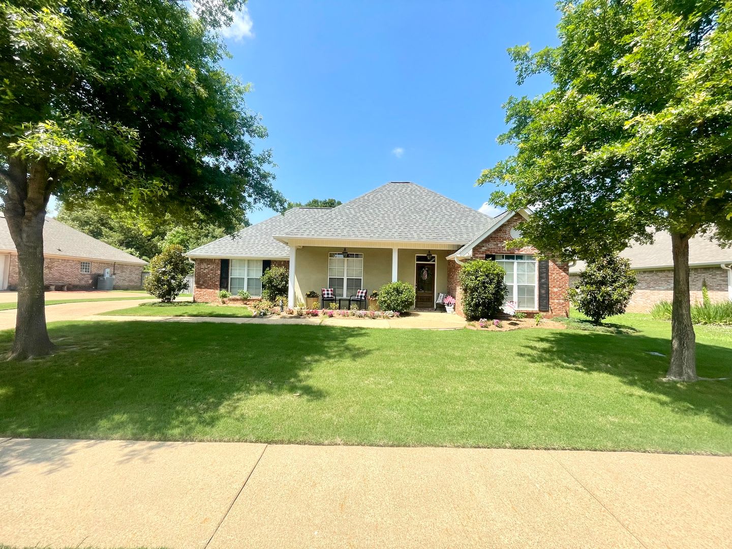 *REDUCED PRICING &amp; MOVE IN SPECIAL* Beautiful Germantown School District Home in Ashbrooke – photo 1 of 24