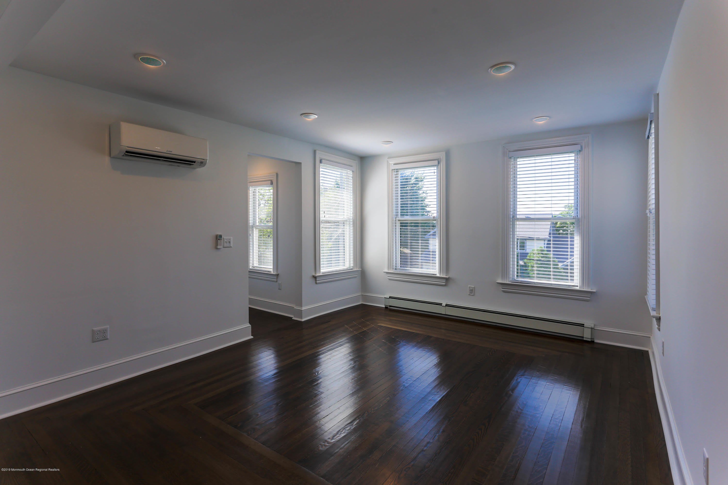 35 Ocean Boulevard – photo 1 of 7