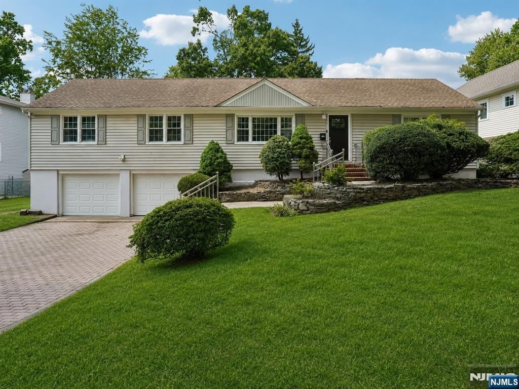 287 Buttonwood Drive – photo 1 of 21
