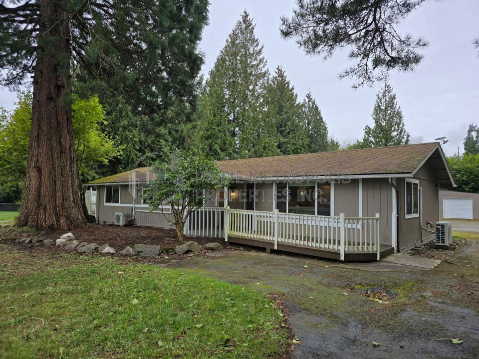 12925 158th Ave SE – photo 1 of 32
