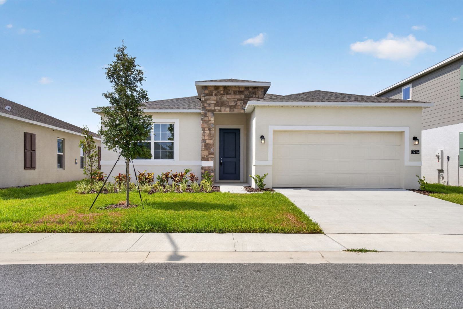Stunning new construction 3/2 in Wynnstone Gated Community of Davenport. Available now! – photo 1