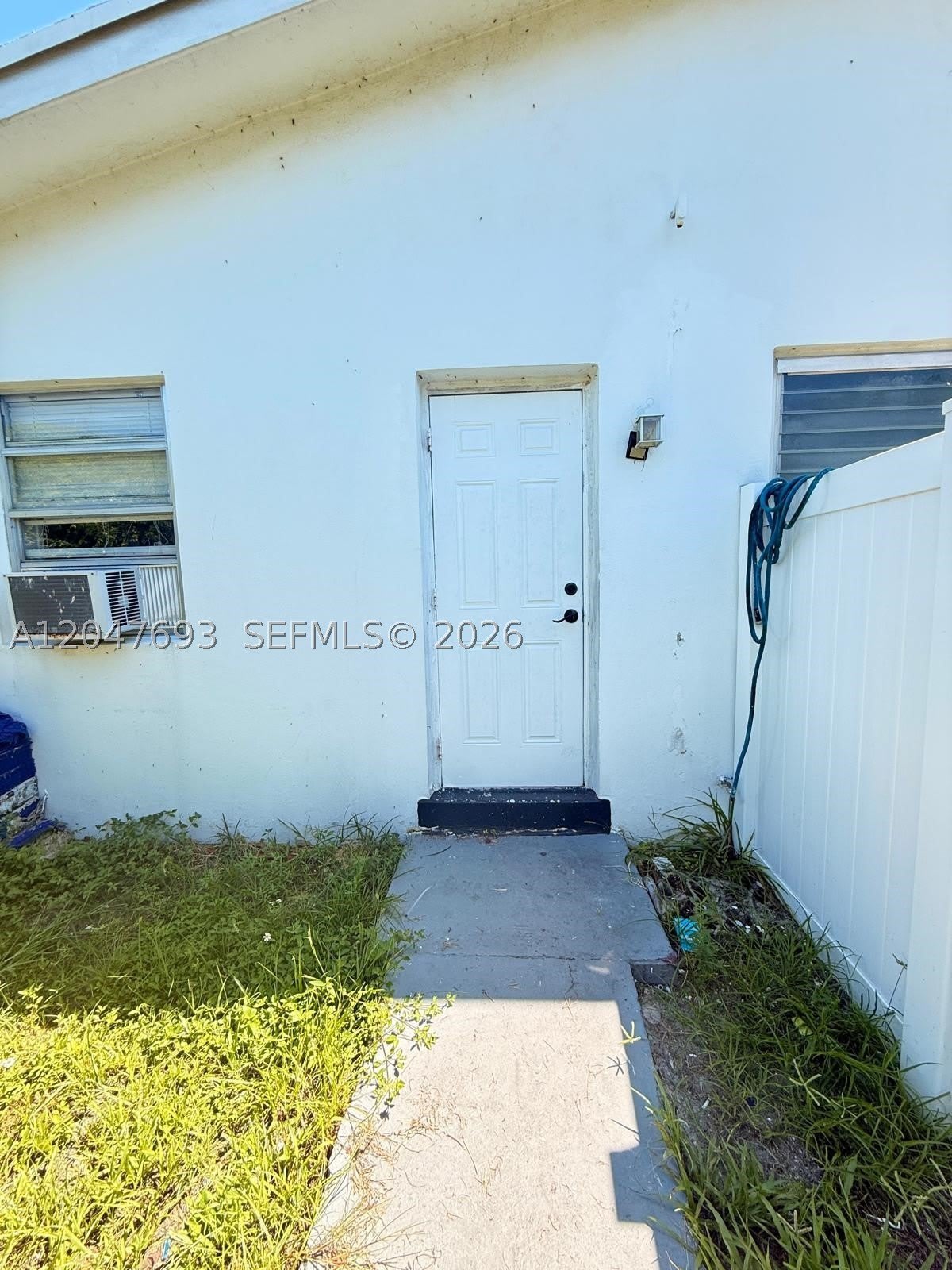 301 9Th St – photo 1 of 11
