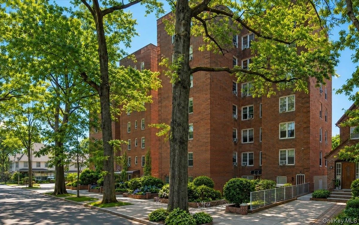 82-40 Austin Street – photo 1