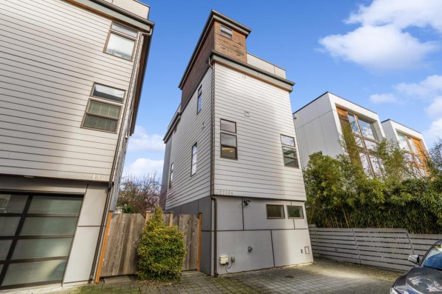 2216 Nw 63Rd St B – photo 1