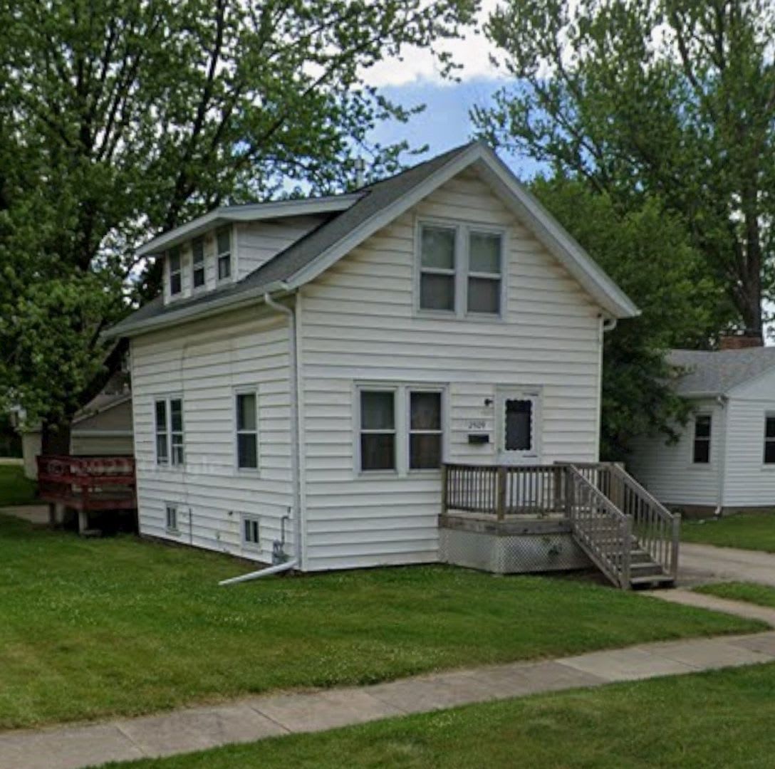 Now Leasing! 4 Bedroom House Close to Campus! – photo 1