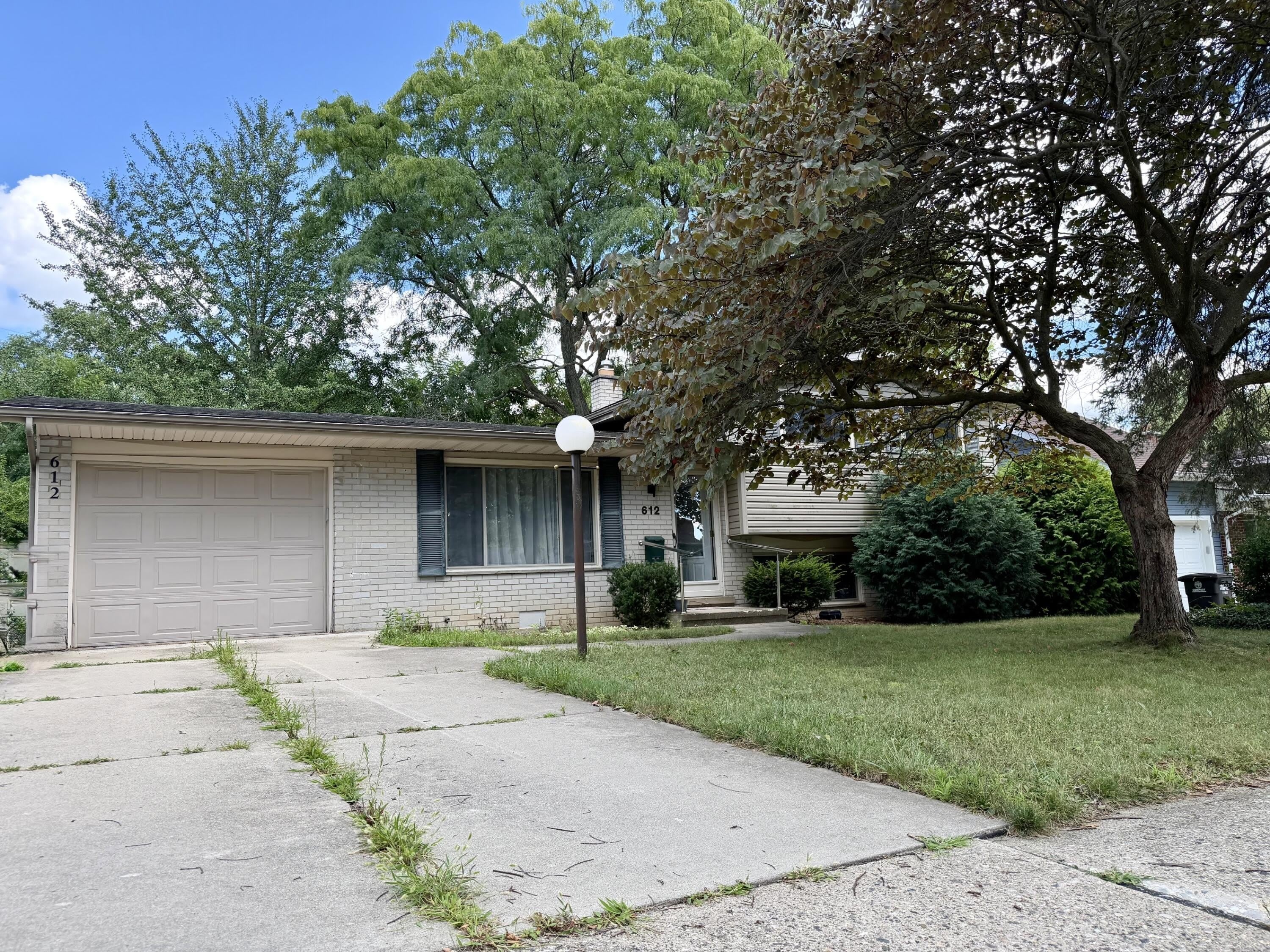 612 Leona Drive – photo 1