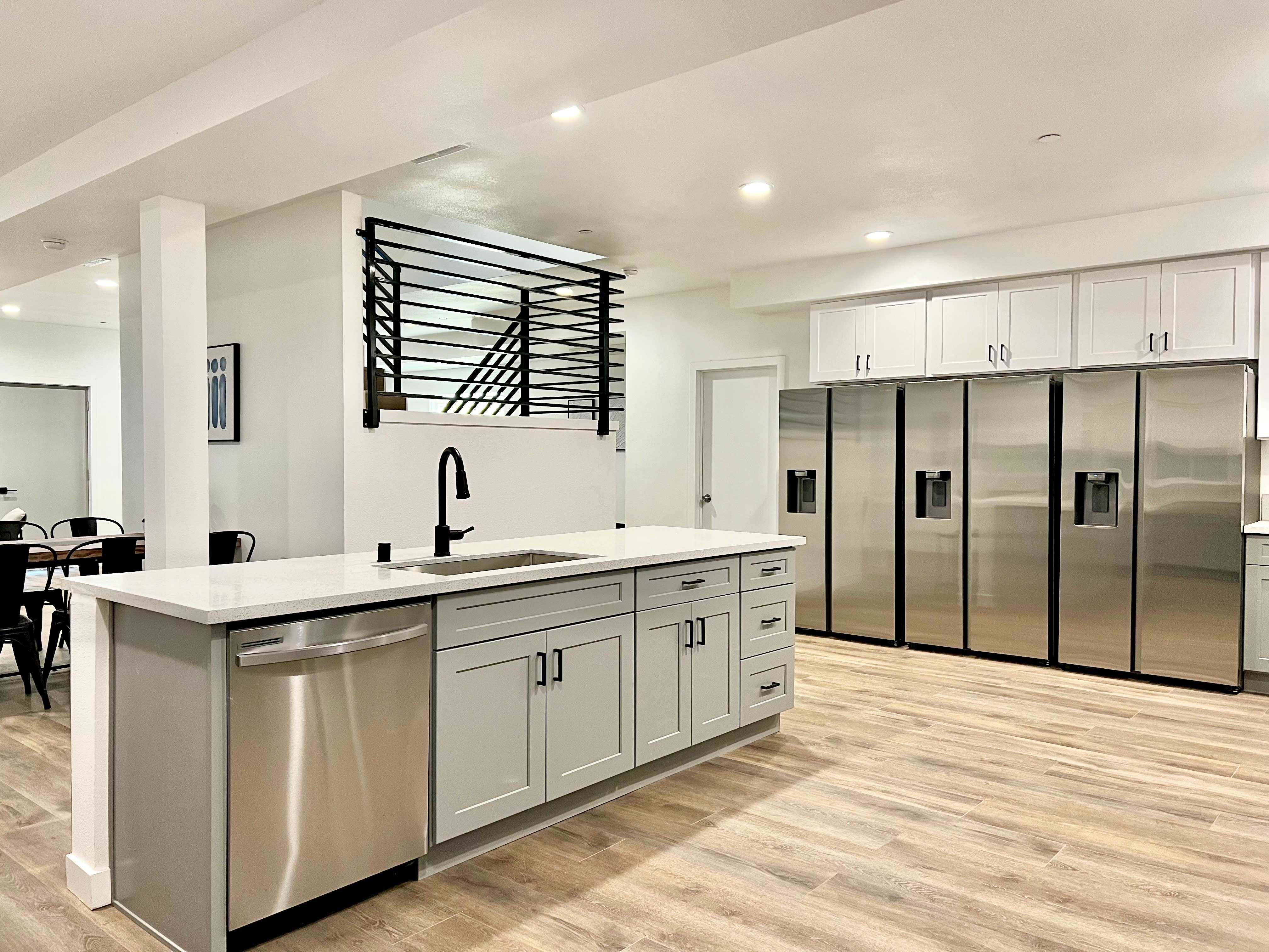 1587 W 35th Street – photo 1
