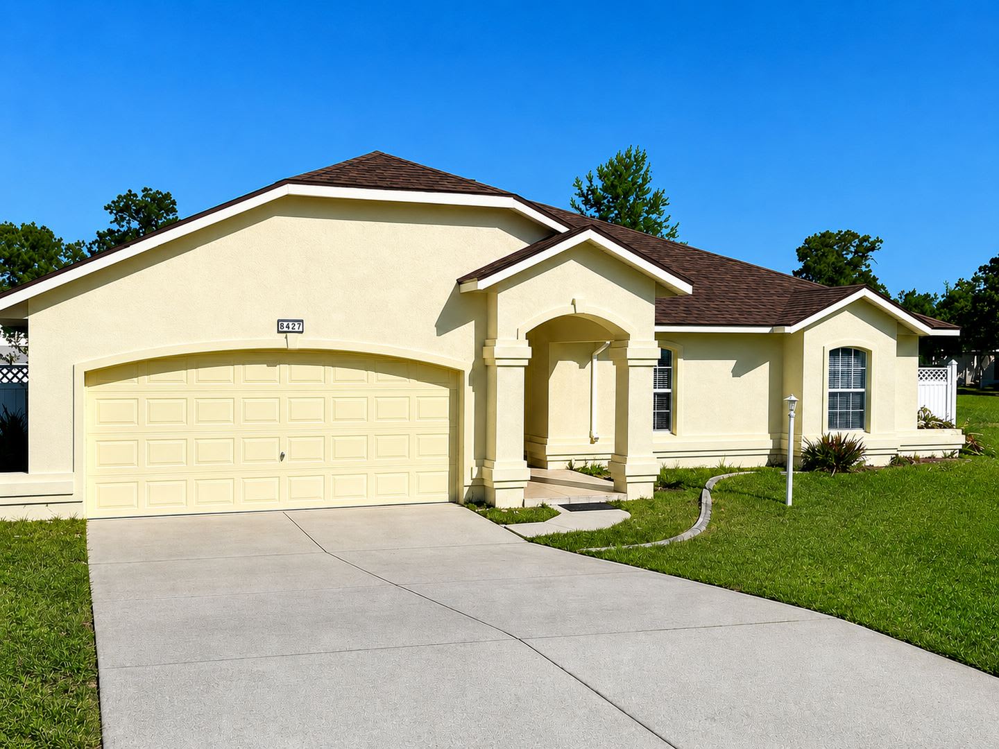 Beautifully Renovated Home with New Kitchen & Fenced Backyard in Ocala – photo 1