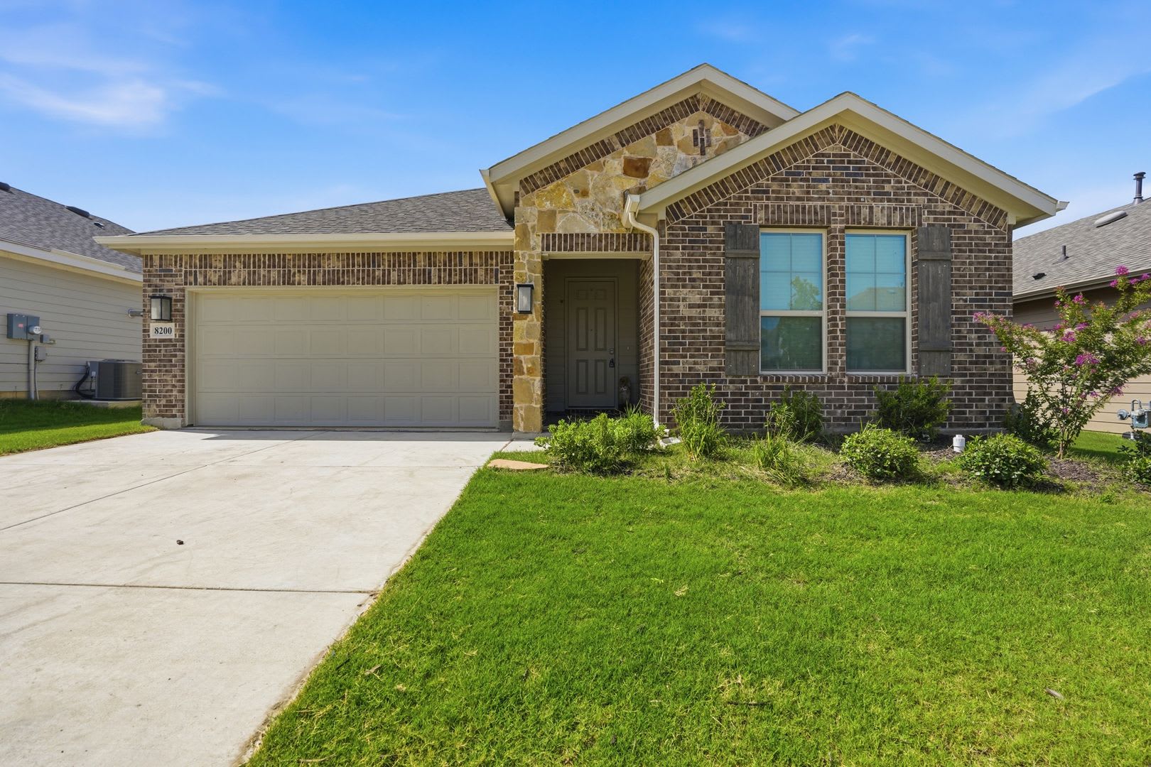 Gorgeous In Godley – photo 1 of 196