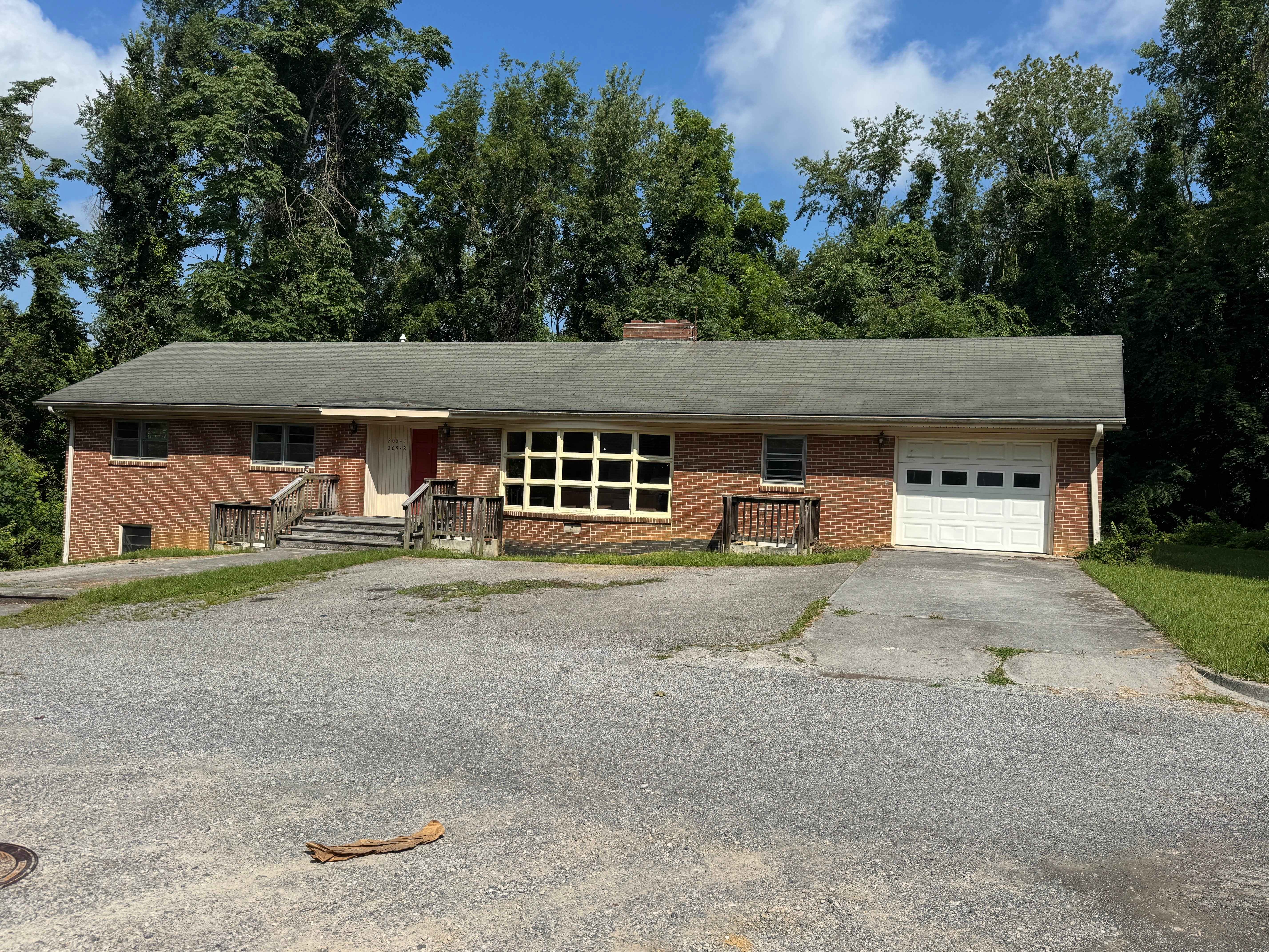 205 Reynolds Ave – photo 1