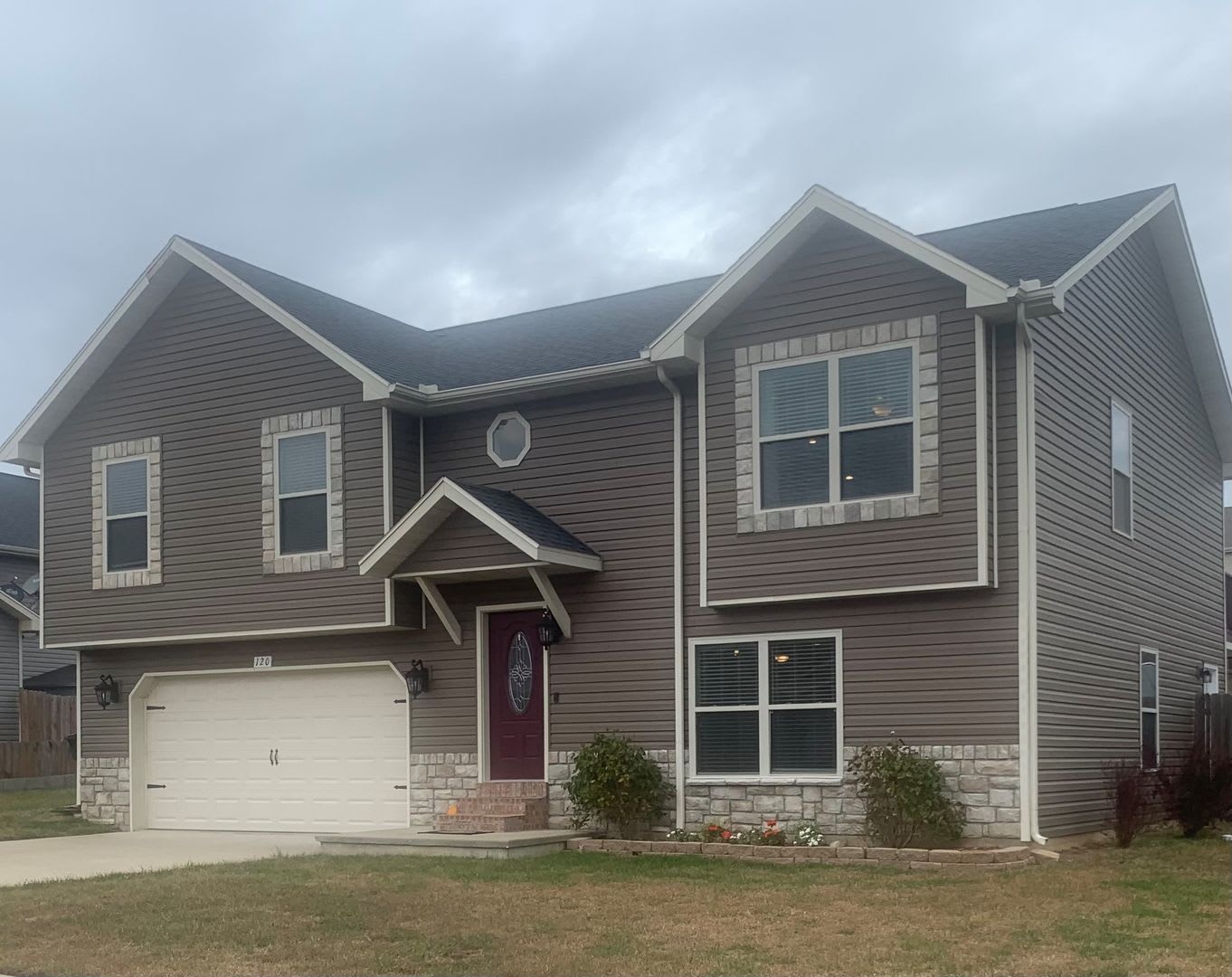 120 Mary Catherine St – photo 1